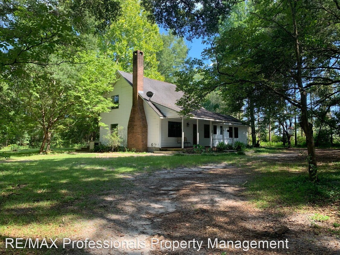 2 br, 2 bath House 10497 SW Tustenuggee House Rental in Lake