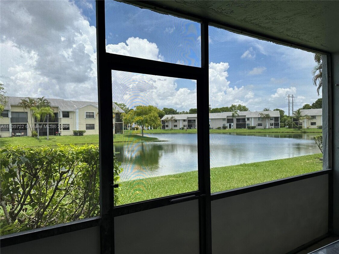 Foto principal - 960 N Franklin Ave
