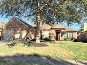 Building Photo - 208 Hollander Ct
