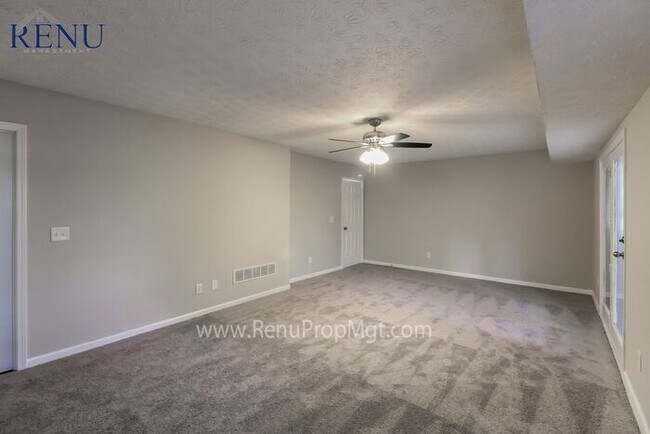 Building Photo - Now Available! 3 bed 2 bath!