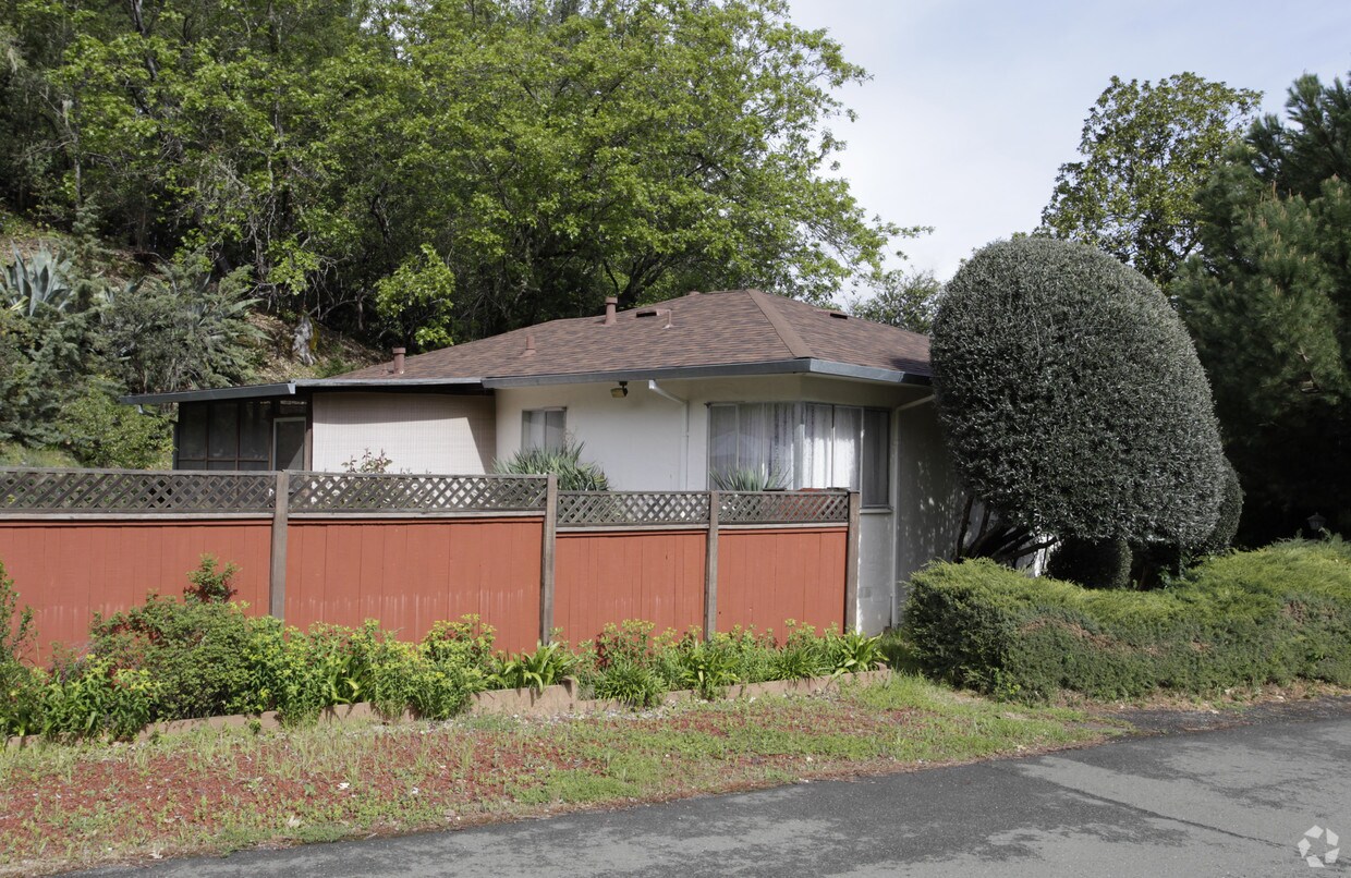 Primary Photo - 1815 Foothill Blvd