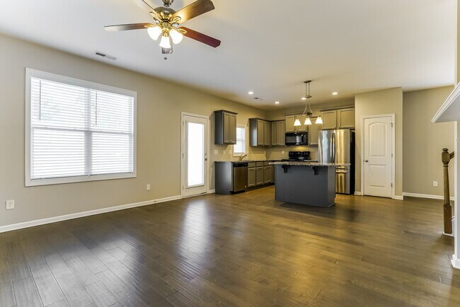 Building Photo - 395 Crawford Pkwy