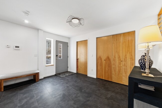 Building Photo - 11 Russell Trail