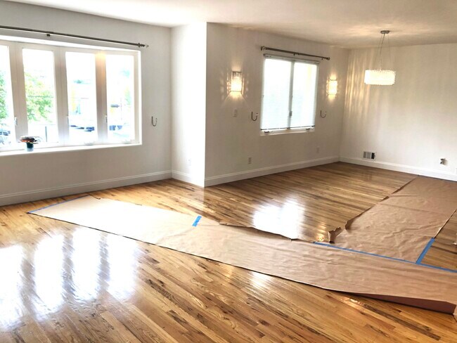 Foto del edificio - 48 Draper Pl