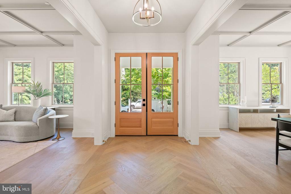 Foto principal - 5022 Cathedral Ave NW