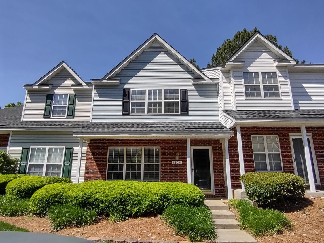 Foto principal - Beautiful Townhome in University Heights C...