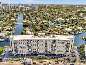 Building Photo - 401 Golden Isles Dr