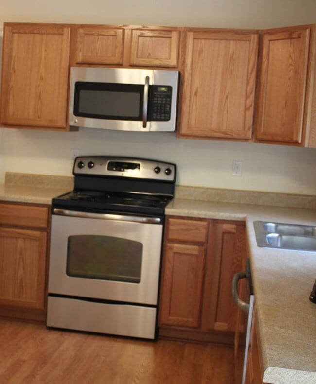 Building Photo - 127 Vosburgh Rd