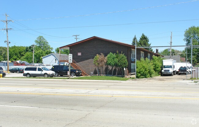 Building Photo - 2027 N Mannheim Rd