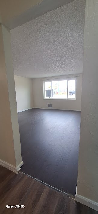 Building Photo - 529 Railroad St