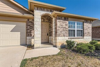 Building Photo - 5704 Montrelia Dr