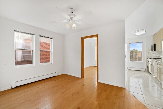 Building Photo - 32-33 46th St
