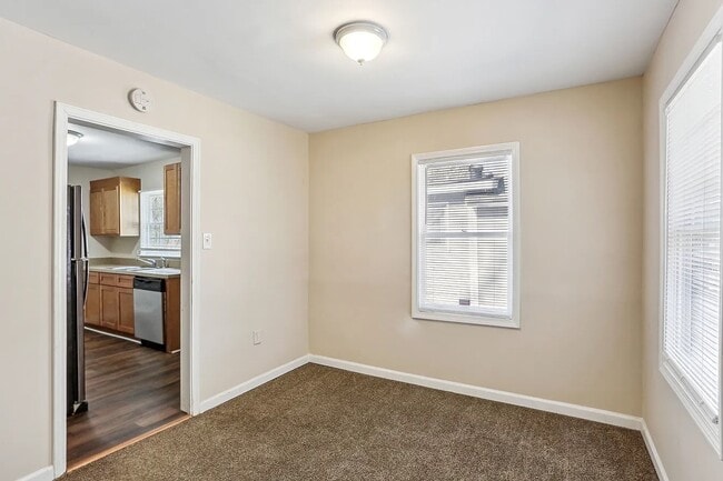 Building Photo - 1528 Pineview Terrace SW