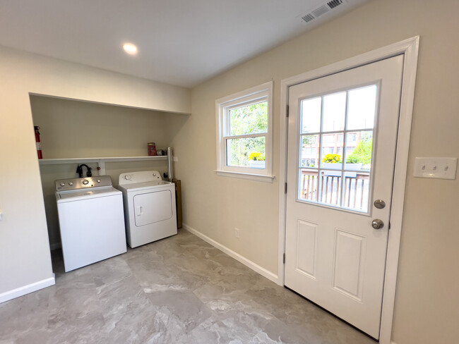 laundry (in kitchen) - 113 S 3rd St