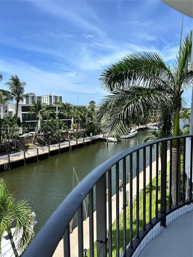 Foto del edificio - 3051 NE 48th St