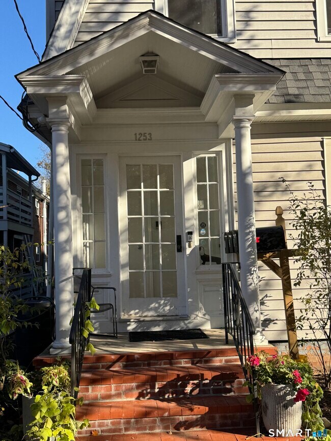 Foto del edificio - 1253 Forest Rd
