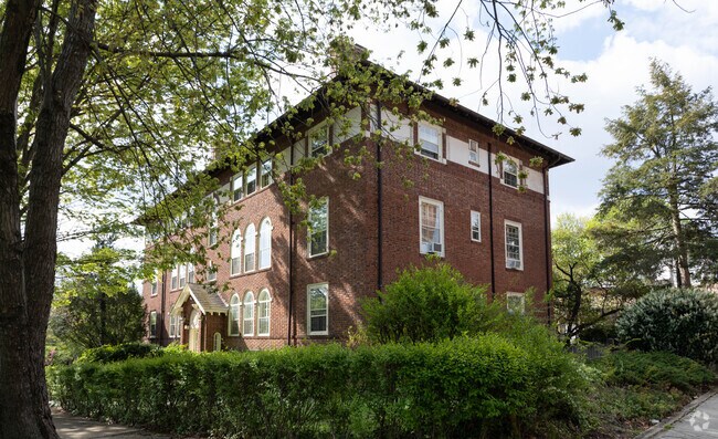 Building Photo - 853 W University Pky