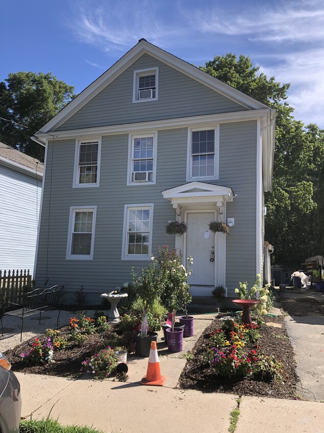 FRONT - 207 S Main St
