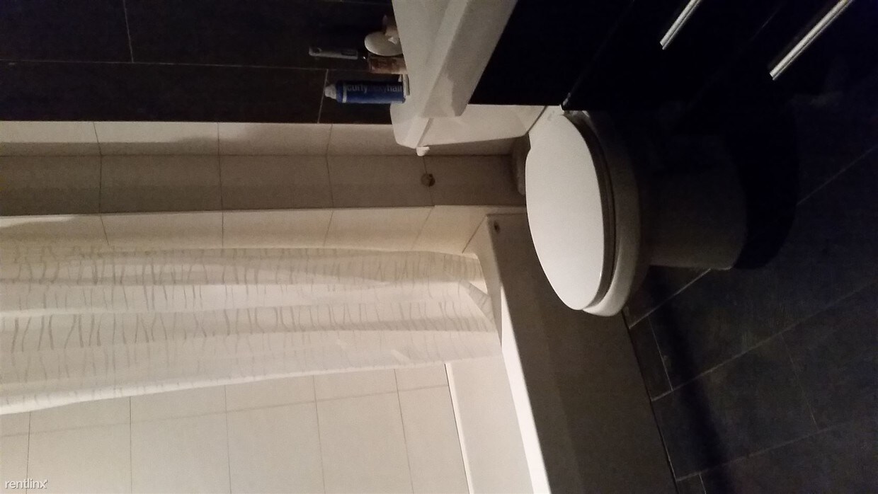 Building Photo - 778 Park Pl