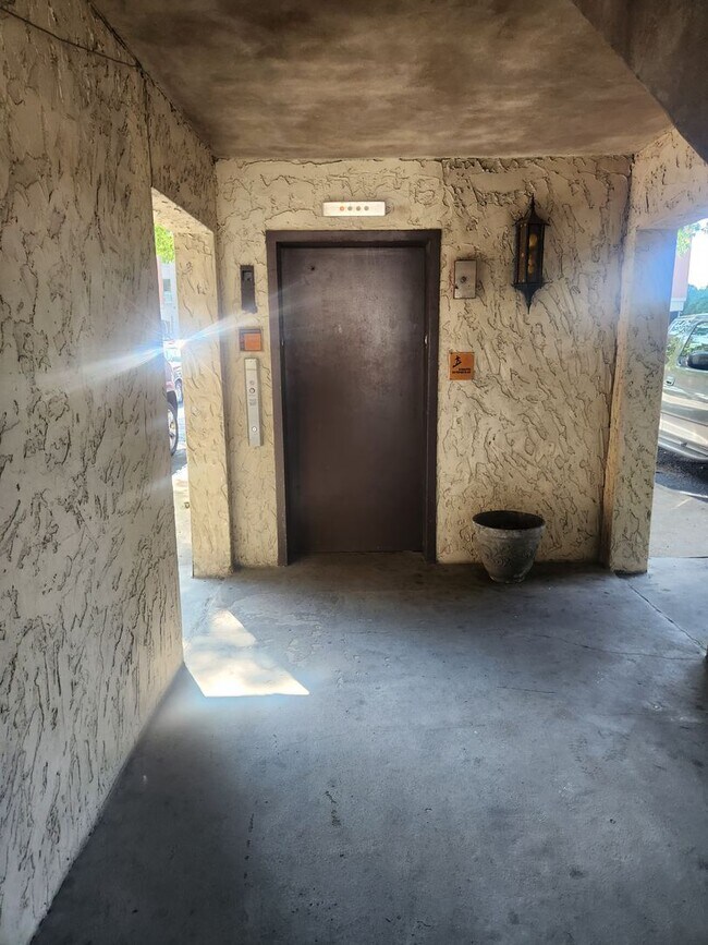 Foto del edificio - Charming 1 bedroom 1 bath condo in St. Matthews!!