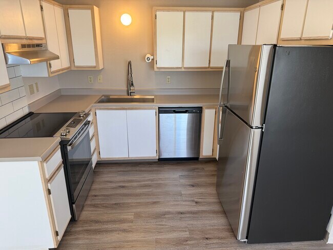 Cocina - Rose City Center Apartments - 55 and Over