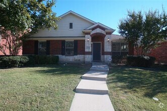Building Photo - 4625 Brighton Dr