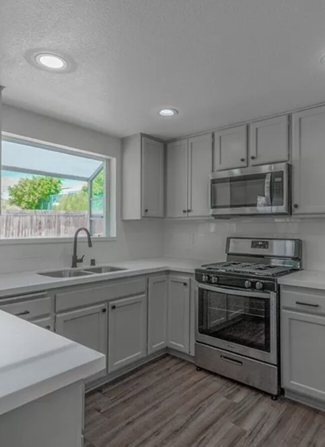 Kitchen - 66424 San Juan Rd