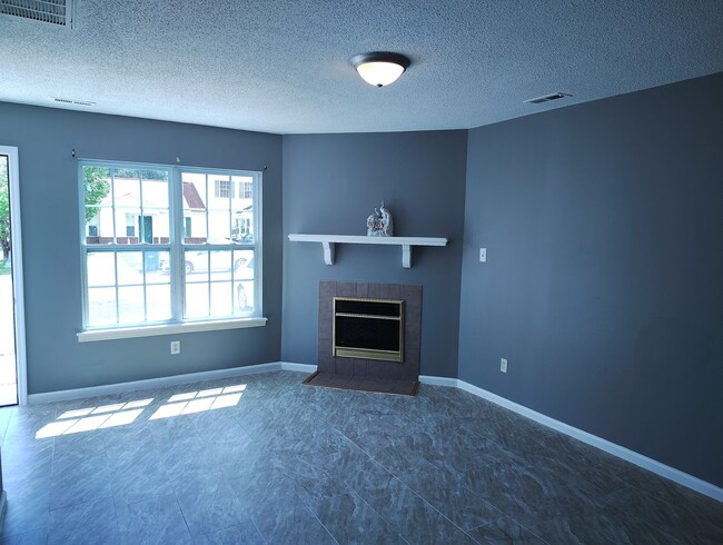 Building Photo - 995 W Pueblo Dr