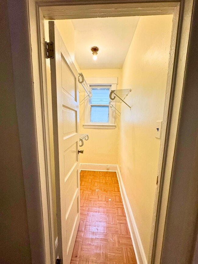 Building Photo - 129 W 29th St