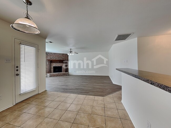 Building Photo - 2026 Wellington Pt