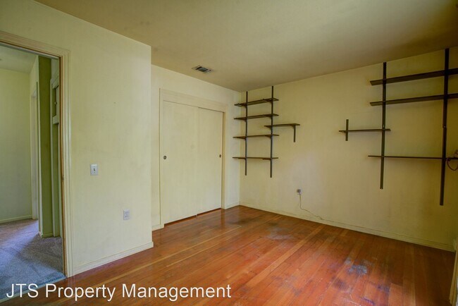Foto del edificio - 3 br, 1 bath House - 2700 Armstrong Drive