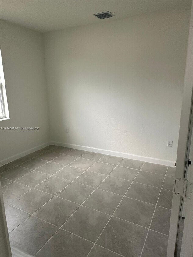 Foto del edificio - 2371 SE 23rd Ave