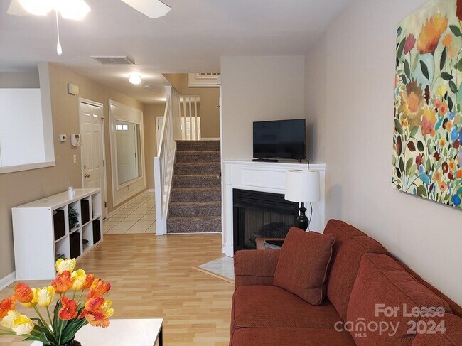 Building Photo - 10643 Greyhound Dr
