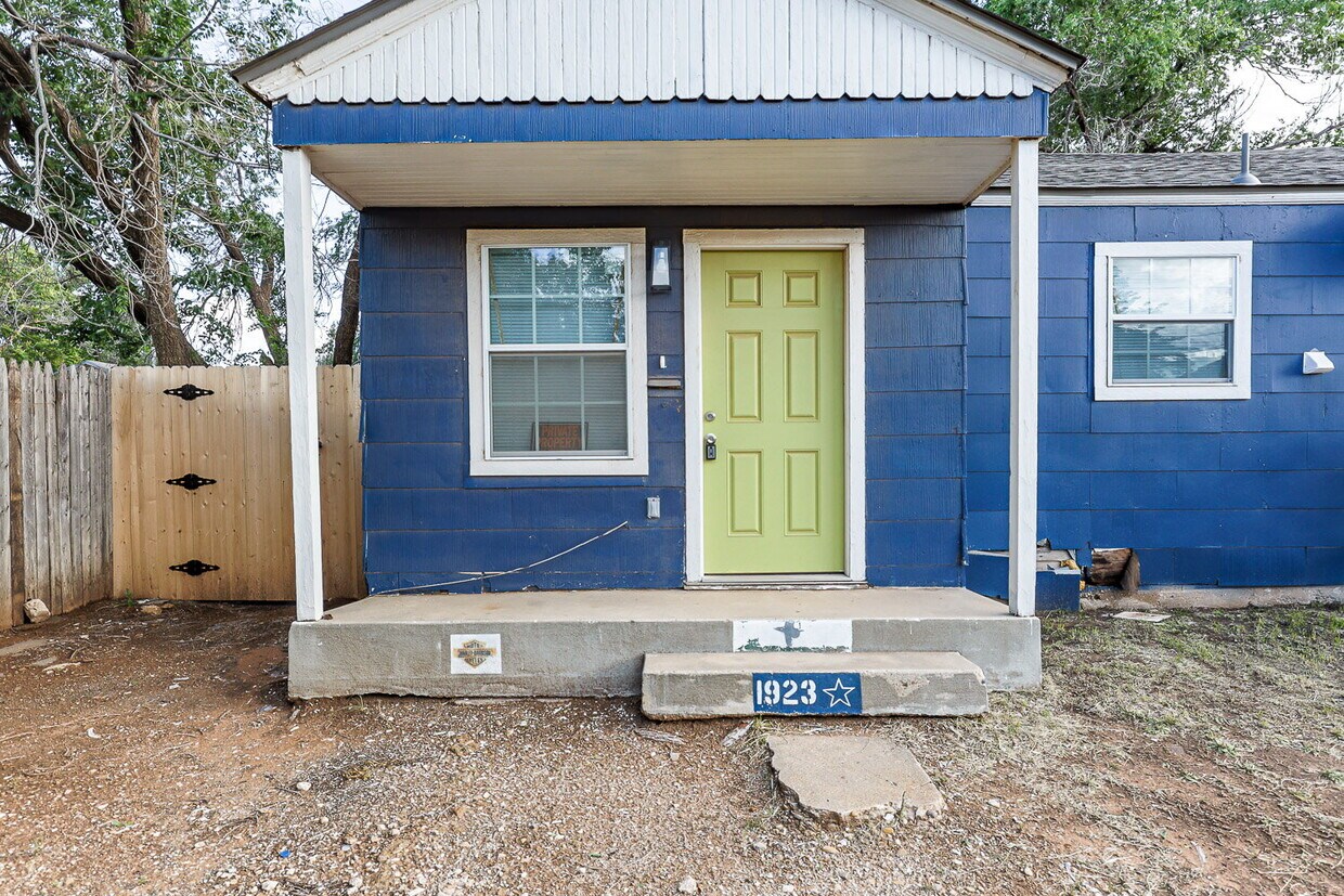 Primary Photo - Newly Remodeled Duplex with Modern Touches...