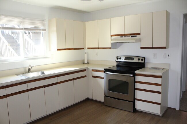 Cocina - 8 E Madison St