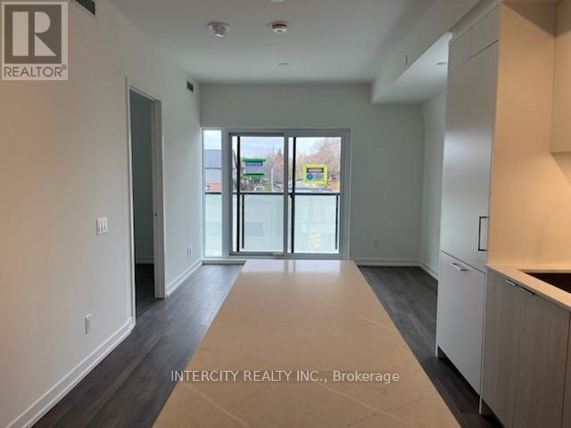 Photo du bâtiment - 863-863 St Clair Ave W