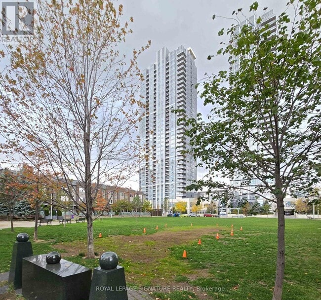 Building Photo - 275 Village Green Square