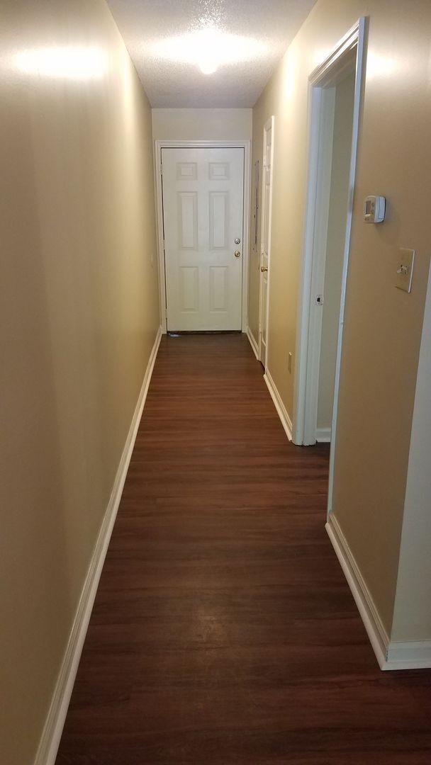 Building Photo - One Bedroom , One Bath Apartment For Rent