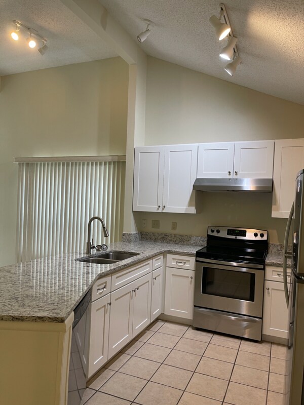 Foto del edificio - 3027 Yorktown Cir