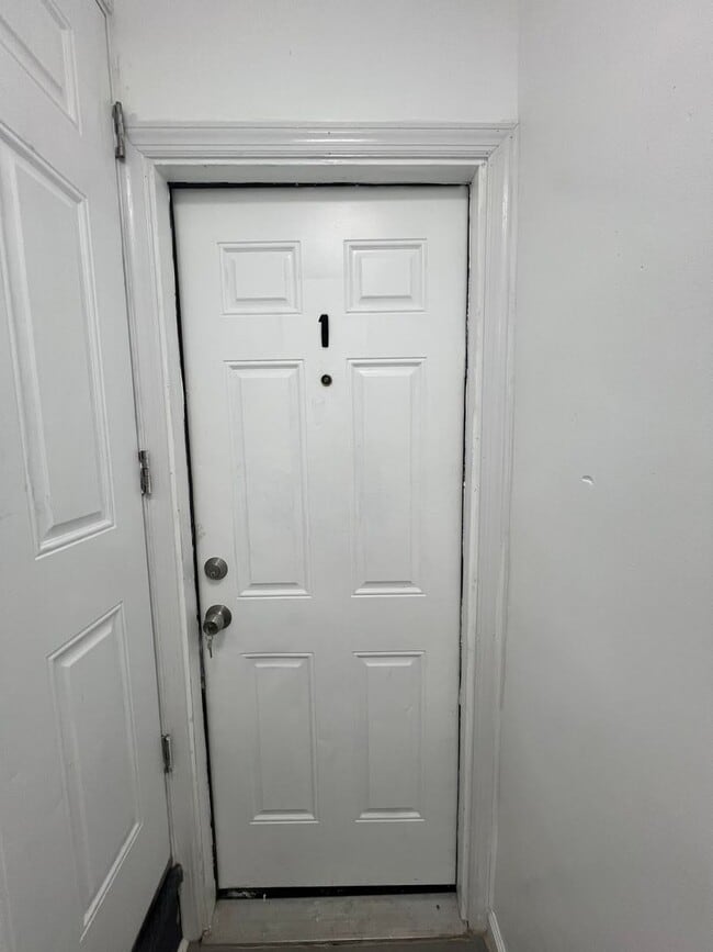 Building Photo - 22 1/2 Seward Ave