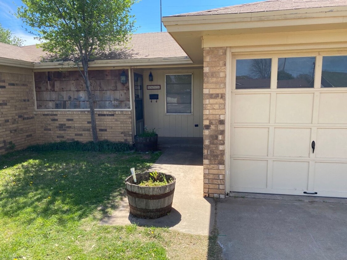 Foto principal - 3/2/2 home in central Lubbock