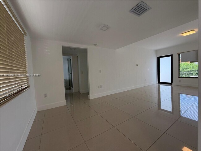 Building Photo - 1765 Normandy Dr