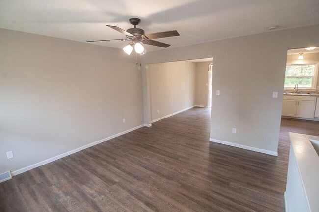 Building Photo - 1909 Newton Dr