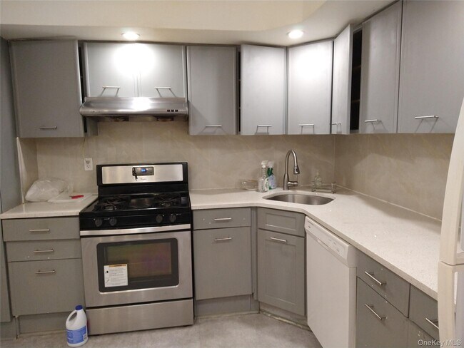 Foto del edificio - 71-18 164th St