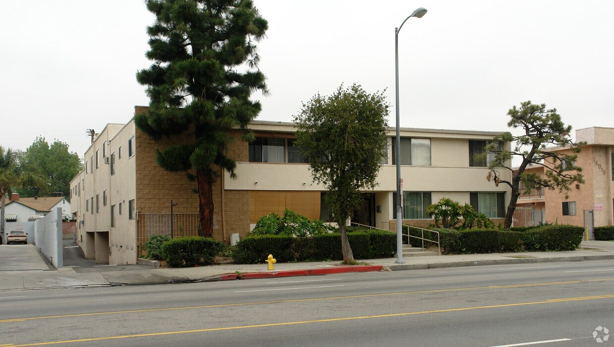 Primary Photo - 14033 Sherman Way