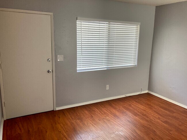 Foto del edificio - 609 W 7th St