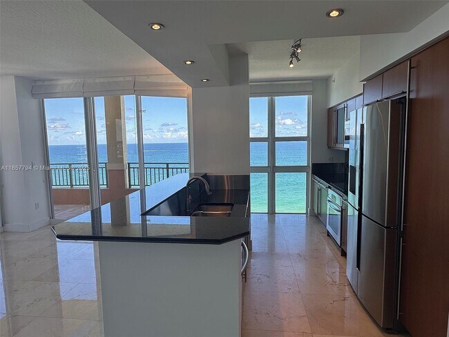 Foto del edificio - 2080 S Ocean Dr