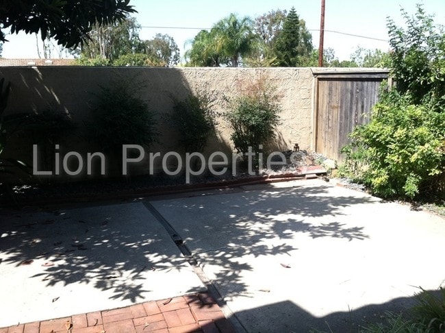 Building Photo - 18510 Pueblo Cir