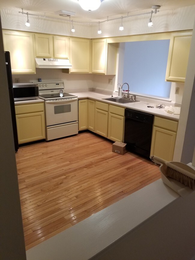 Cocina - 145 Bishops Gate Ln