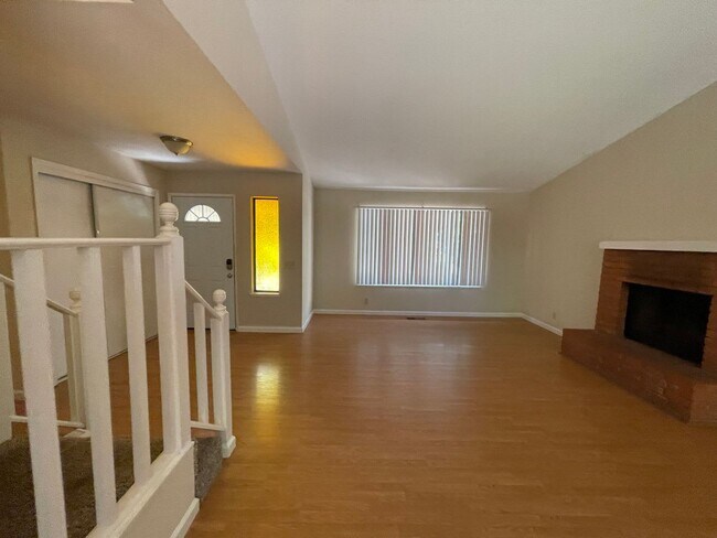 Foto del edificio - 125 Woodstock Cir